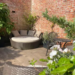 Royal Swans Bed & Breakfast